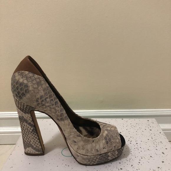 Wedge heel. Size 4 - Picture 3 of 4